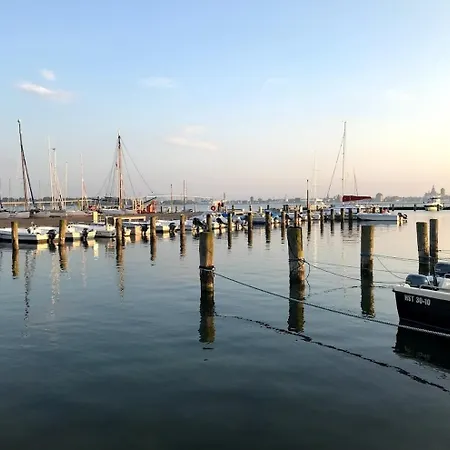 Fam Brunk Διαμέρισμα Altefähr